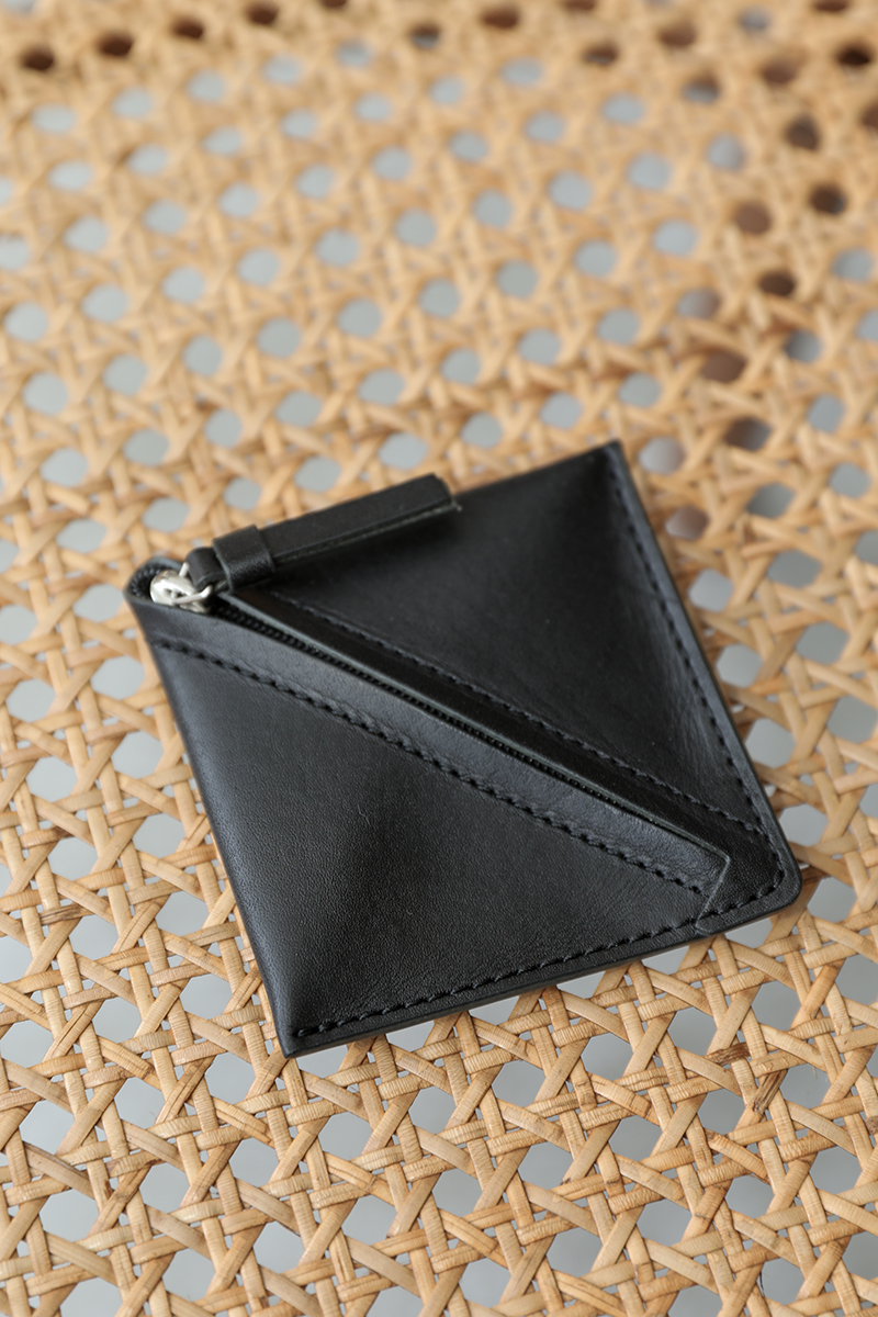 SLANT COIN CASE