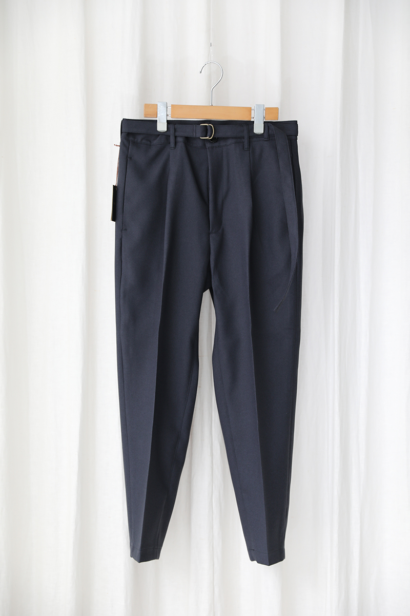 RETORO POLYESTER TWILL / BELTED WIDE TAPERED PANTS