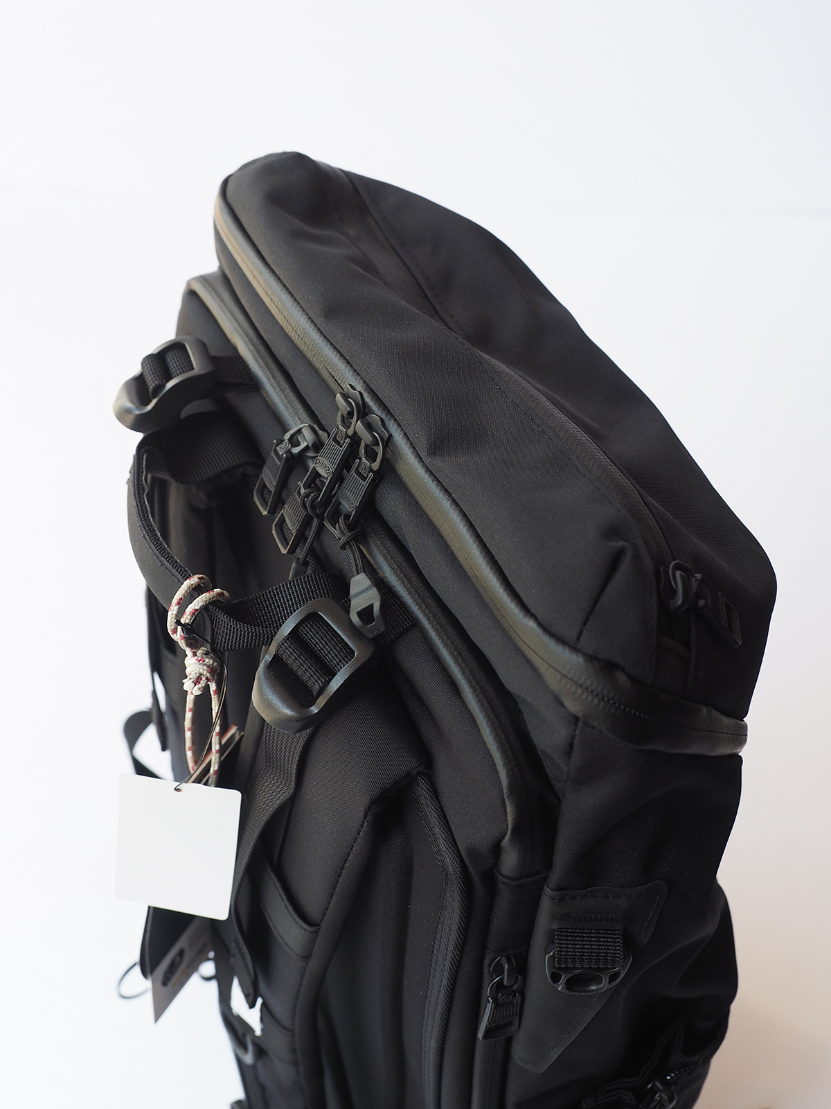 WATER PROOF CORDURA 305D ROUND ZIP BACKPACK | ANOTHER LOUNGE