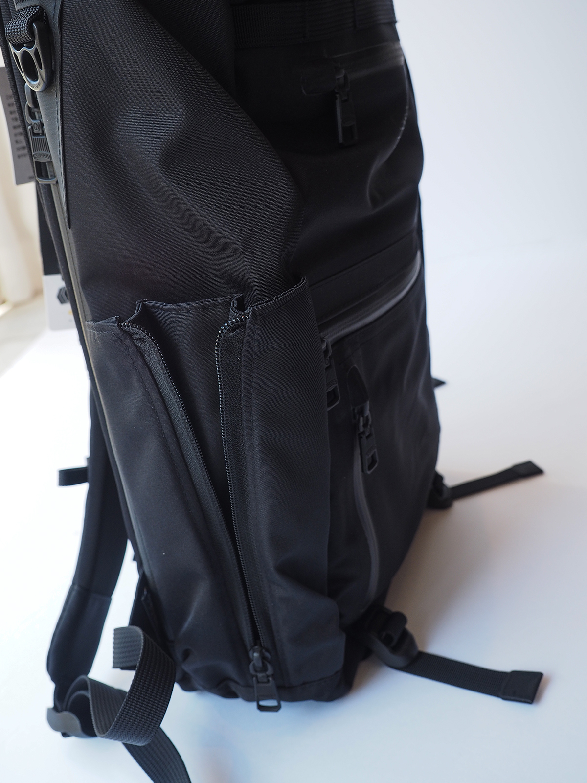 WATER PROOF CORDURA 305D ROUND ZIP BACKPACK | ANOTHER LOUNGE