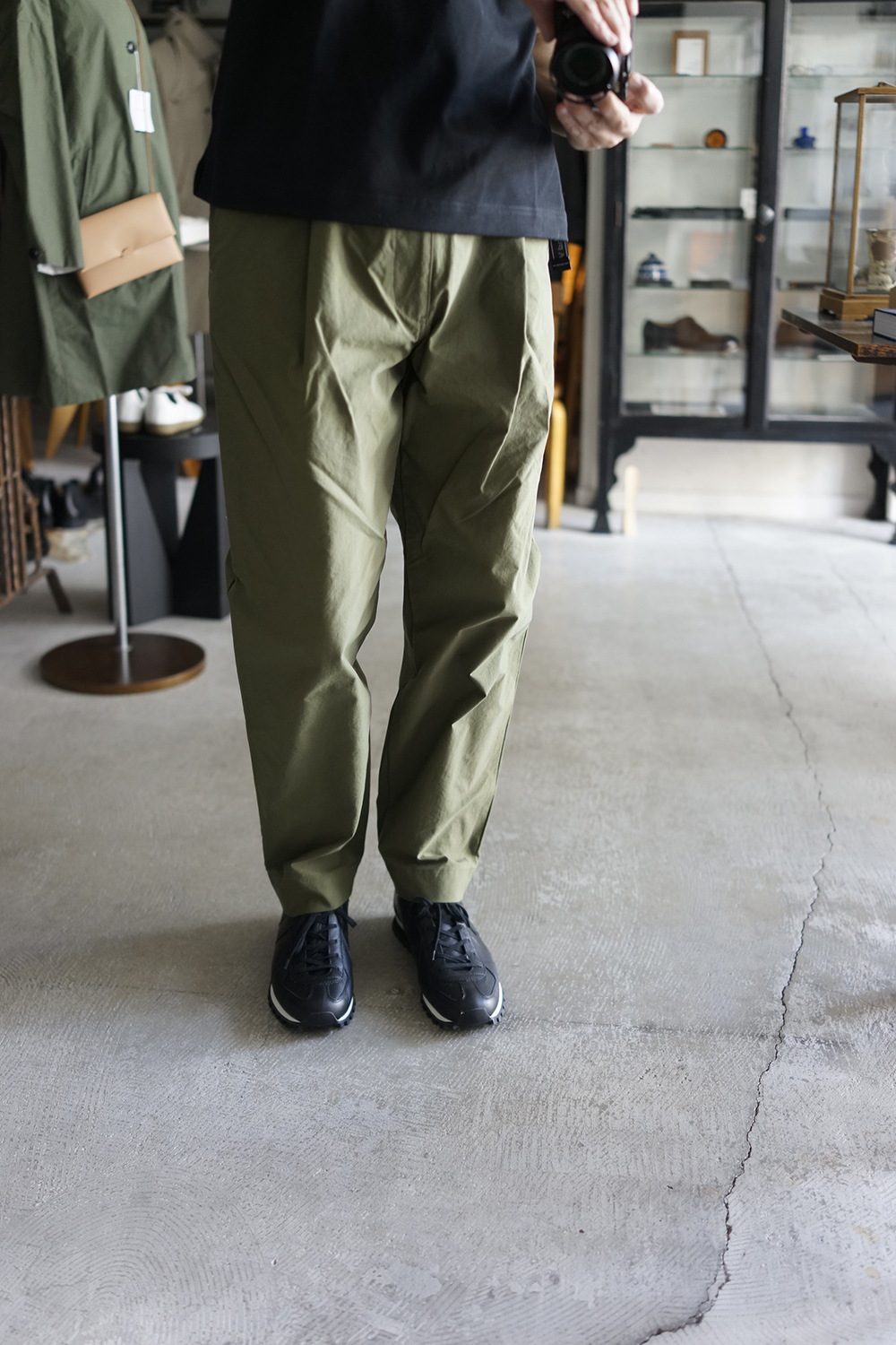 kolor21ss ナイロンチノクロス TUCK TAPERED-