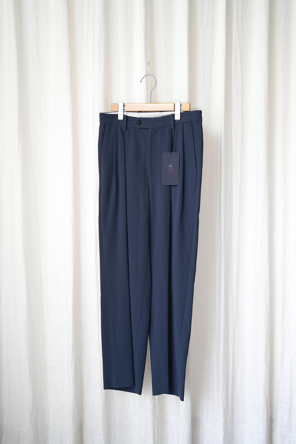 HARD TWIST COTTON INVERTED PLEATS PANTS