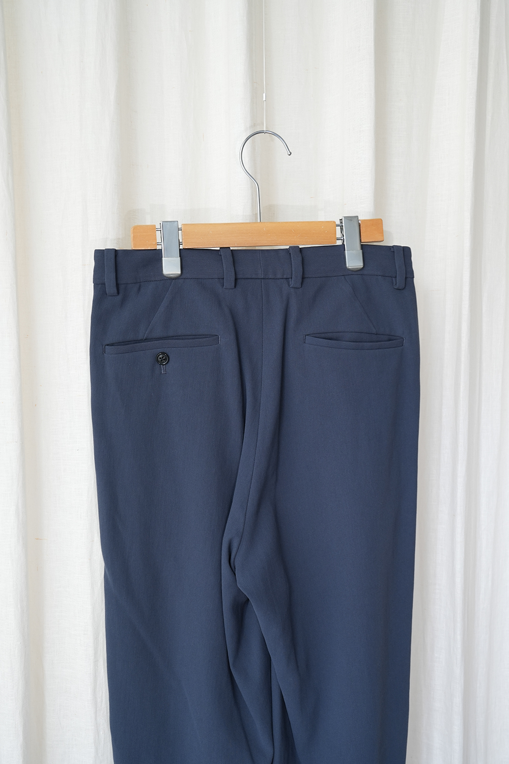HARD TWIST COTTON INVERTED PLEATS PANTS | ANOTHER LOUNGE
