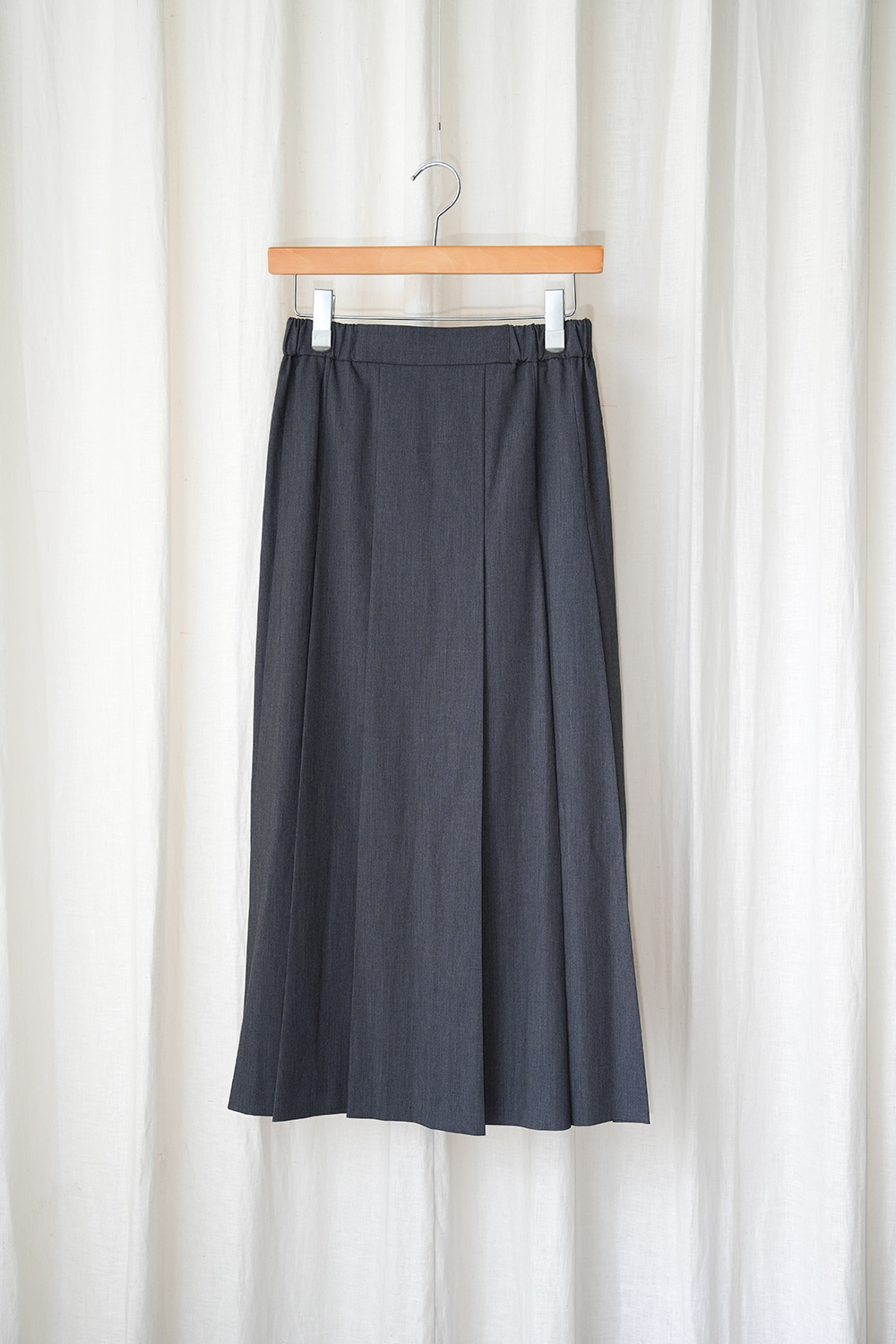 tuck pleats skirt