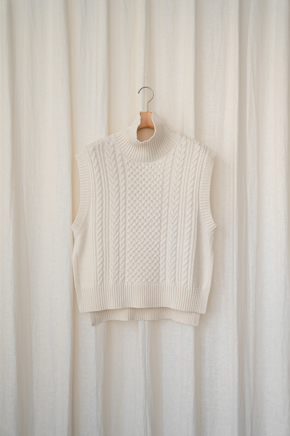 cable wide vest