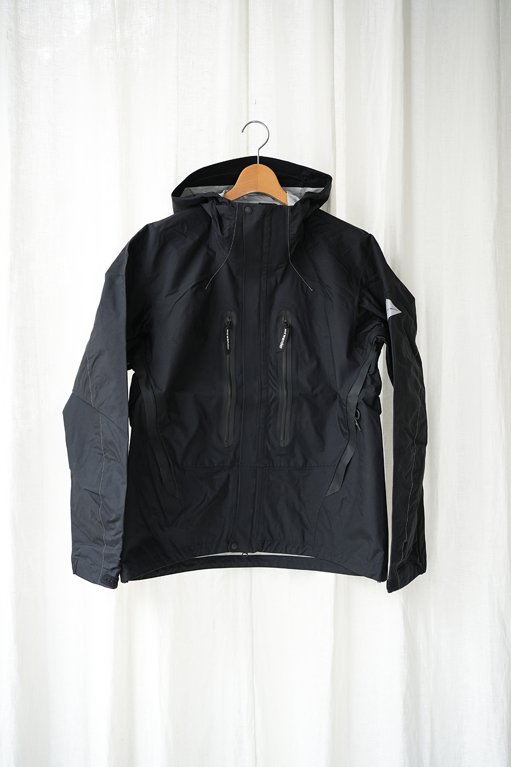 2.5L hiker rain jacket