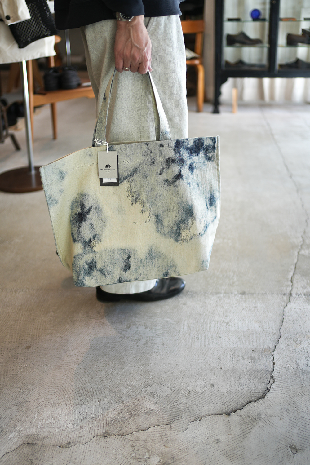 MEDIUM TOTE INDIGO HAND