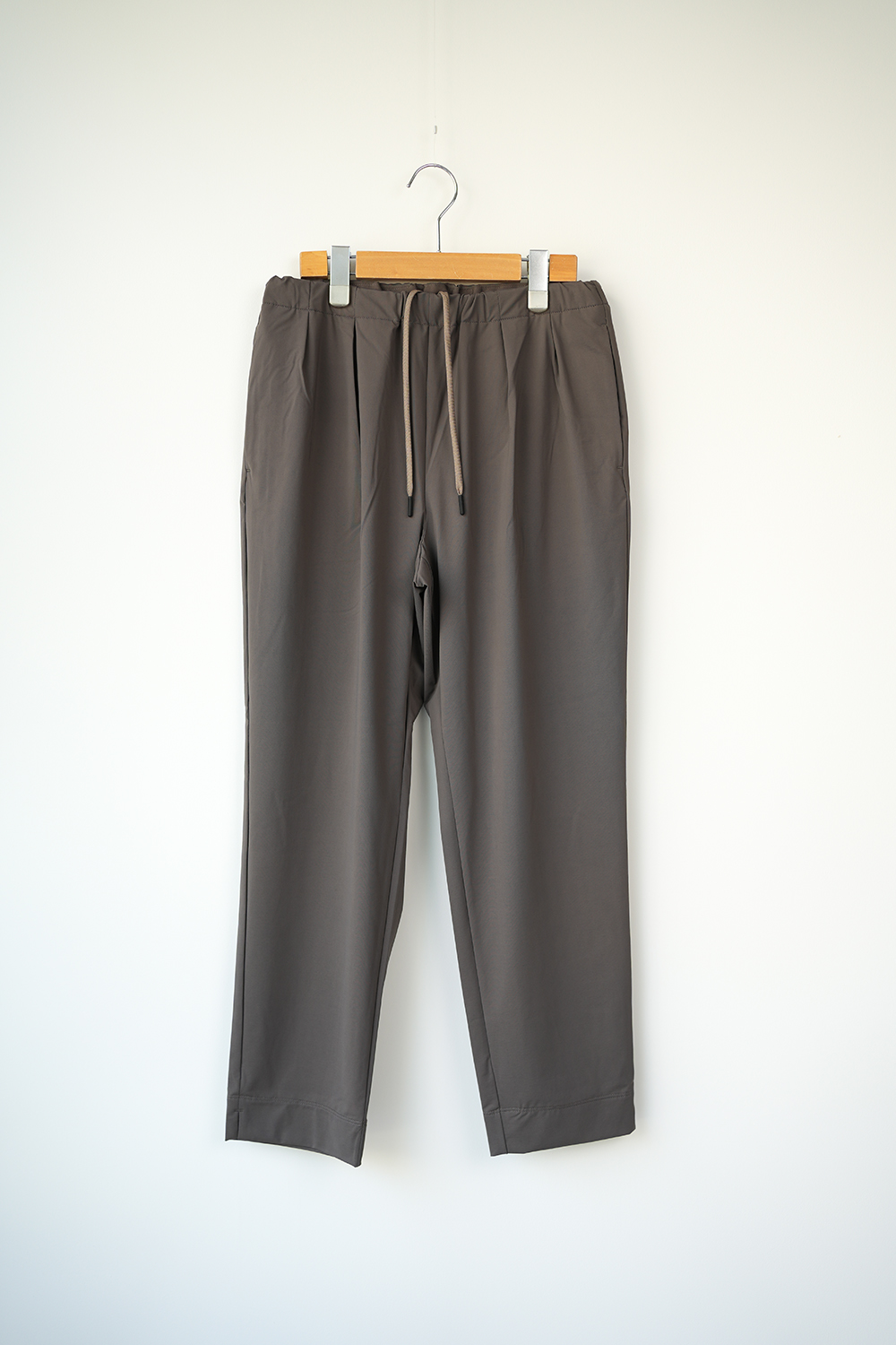 2TUCK TAPERED EZ PANTS