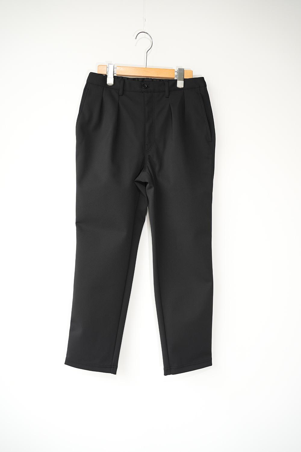 SOLID DOUBLE-KNIT TAPERED PANTS