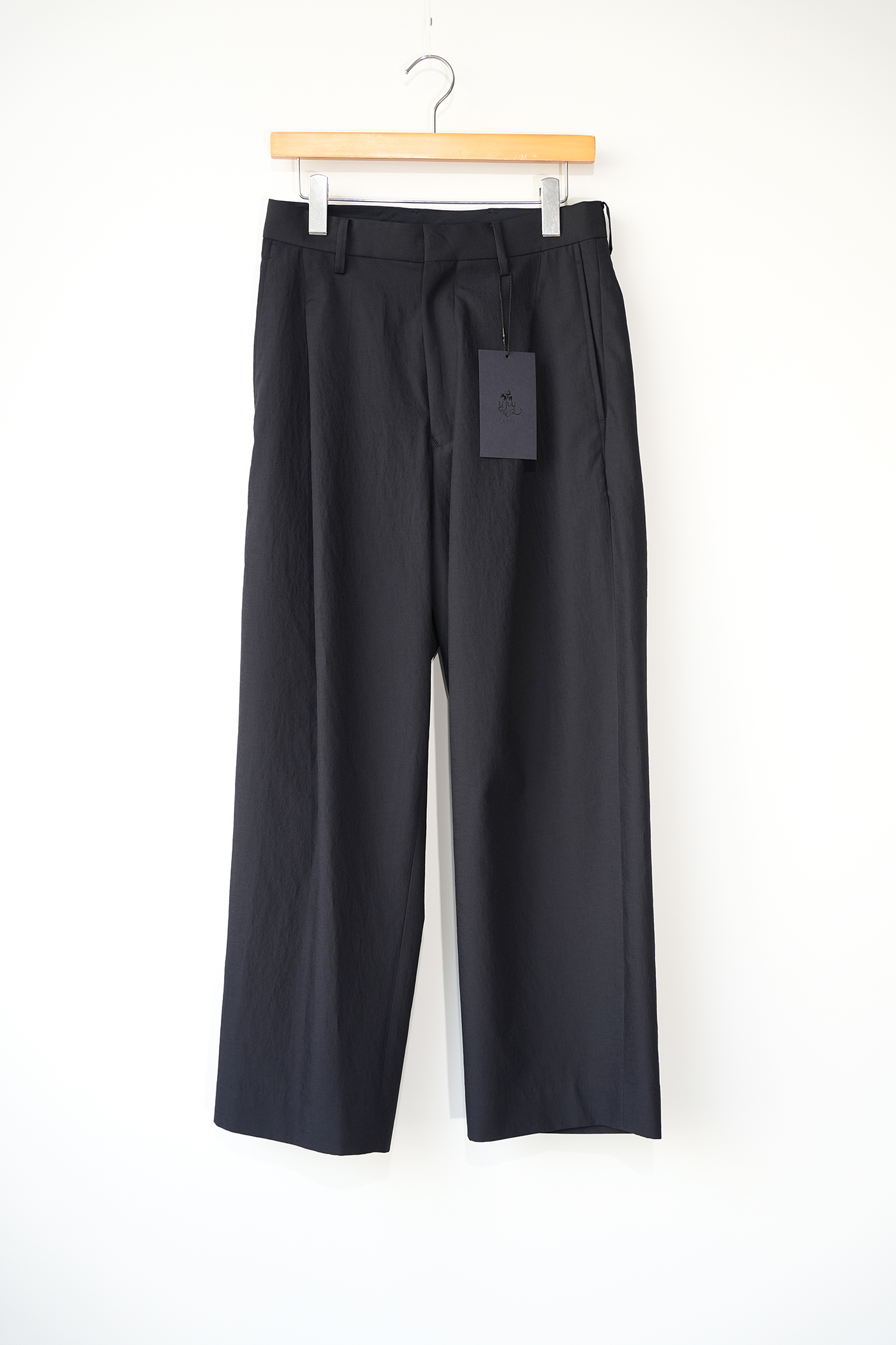 POLYESTER 1 TUCK PANTS