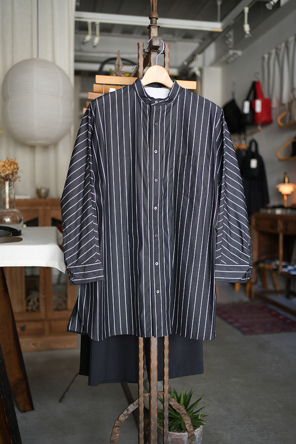 ノーカラーテントシャツ