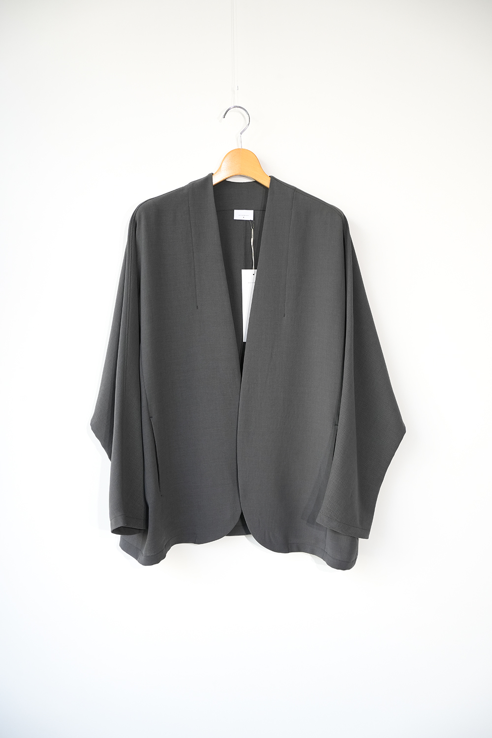 スパンポリエステルドレープカルゼドルマンジャケット