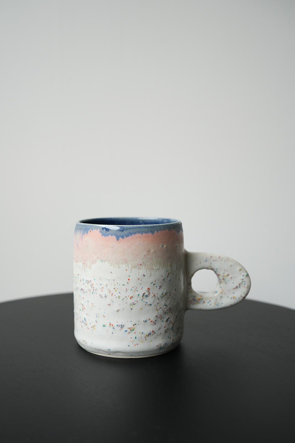 マグカップ 青桃白チップ釉