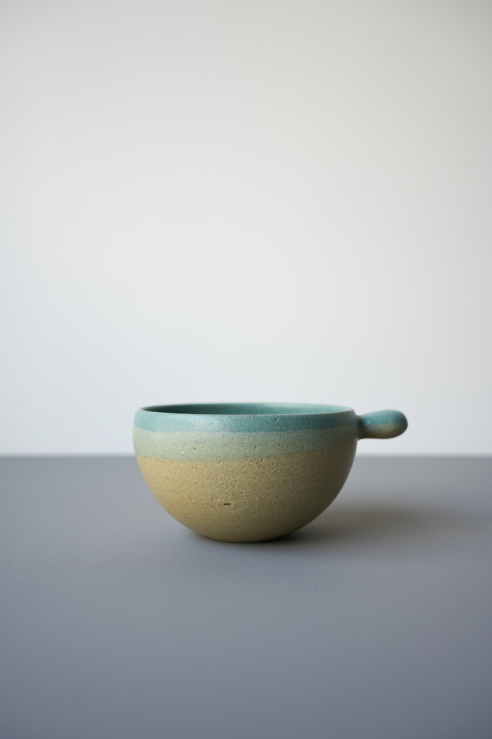 スープカップ 水色ベージュ釉