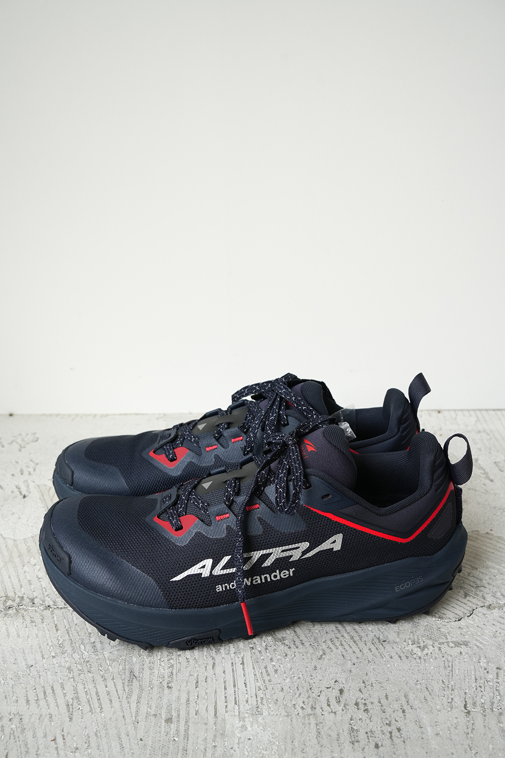 Altra×and wander EXPERIENCE WILD 3+