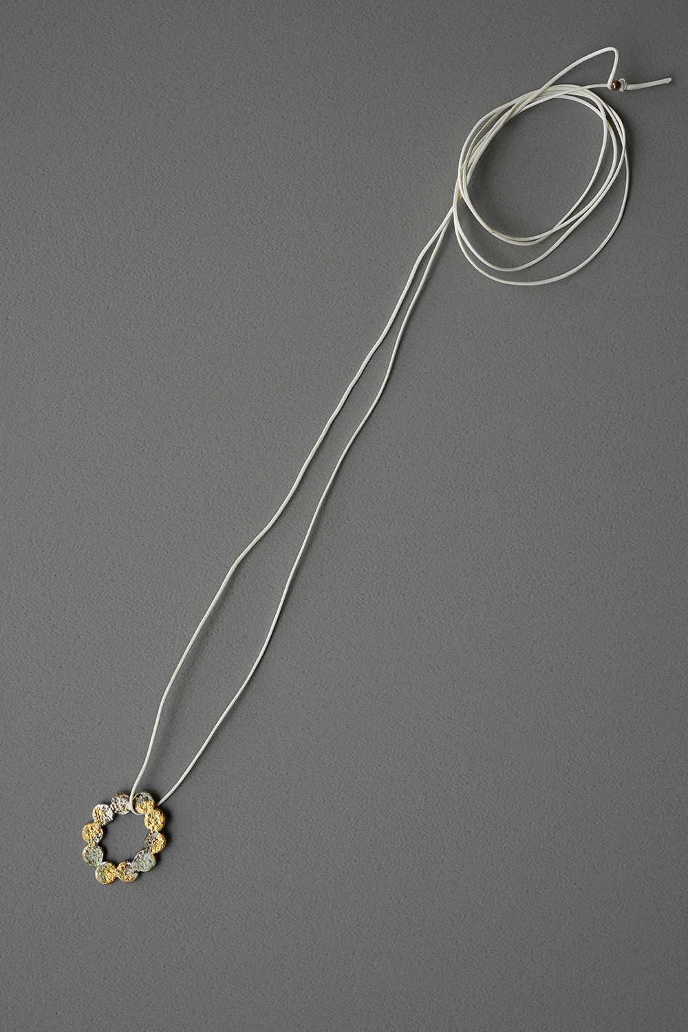 tenten O pendant